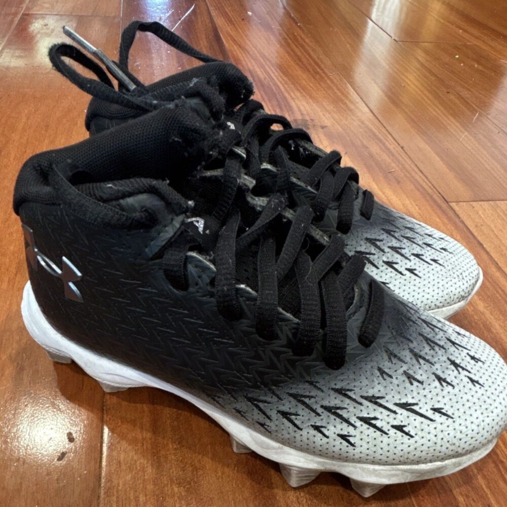 Under Armour Youth Football Cleats Black Gray Athletic Sports Shoes size 12K